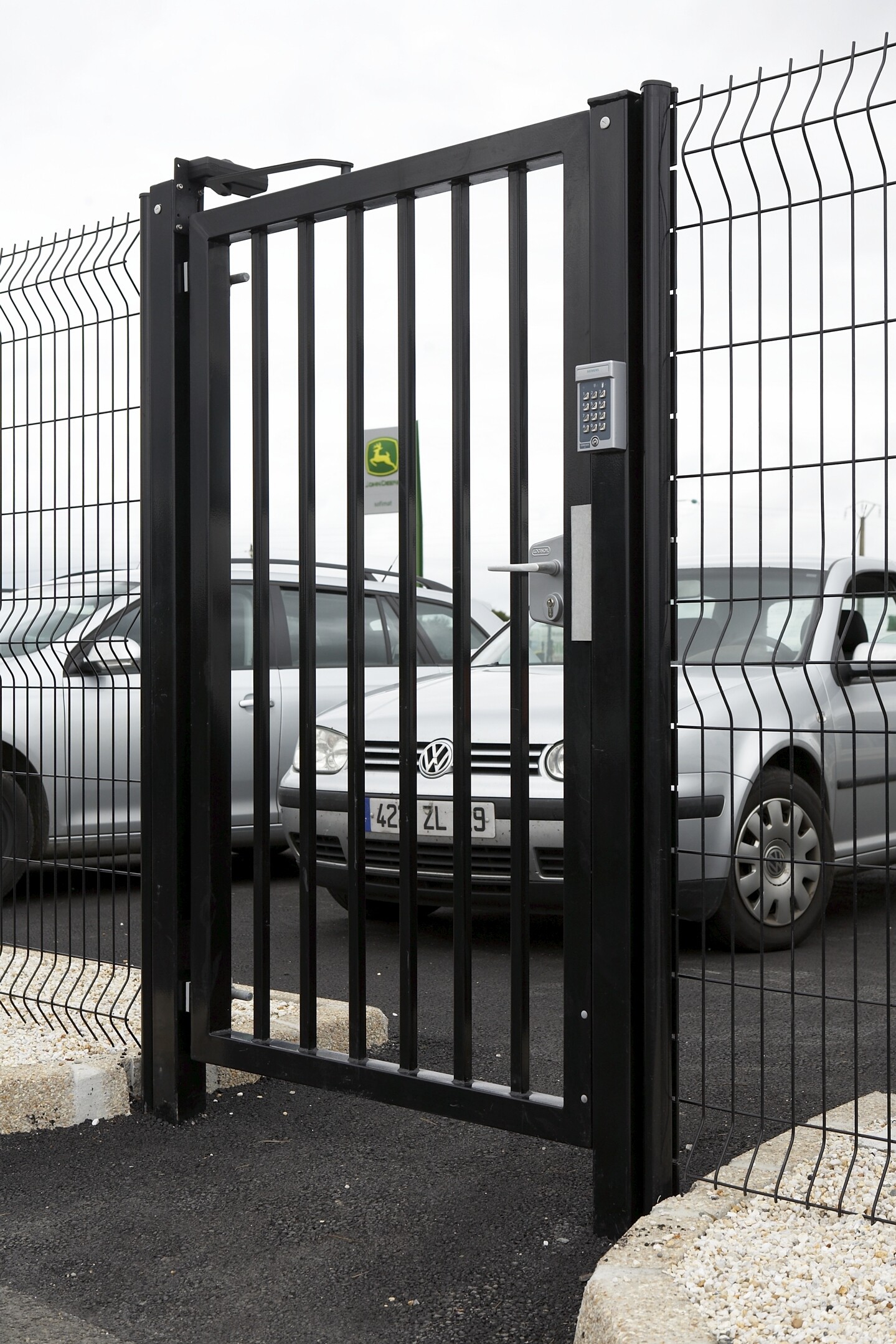 portillon barreaudé en acier galvanisé et plastifié, haute sécurité